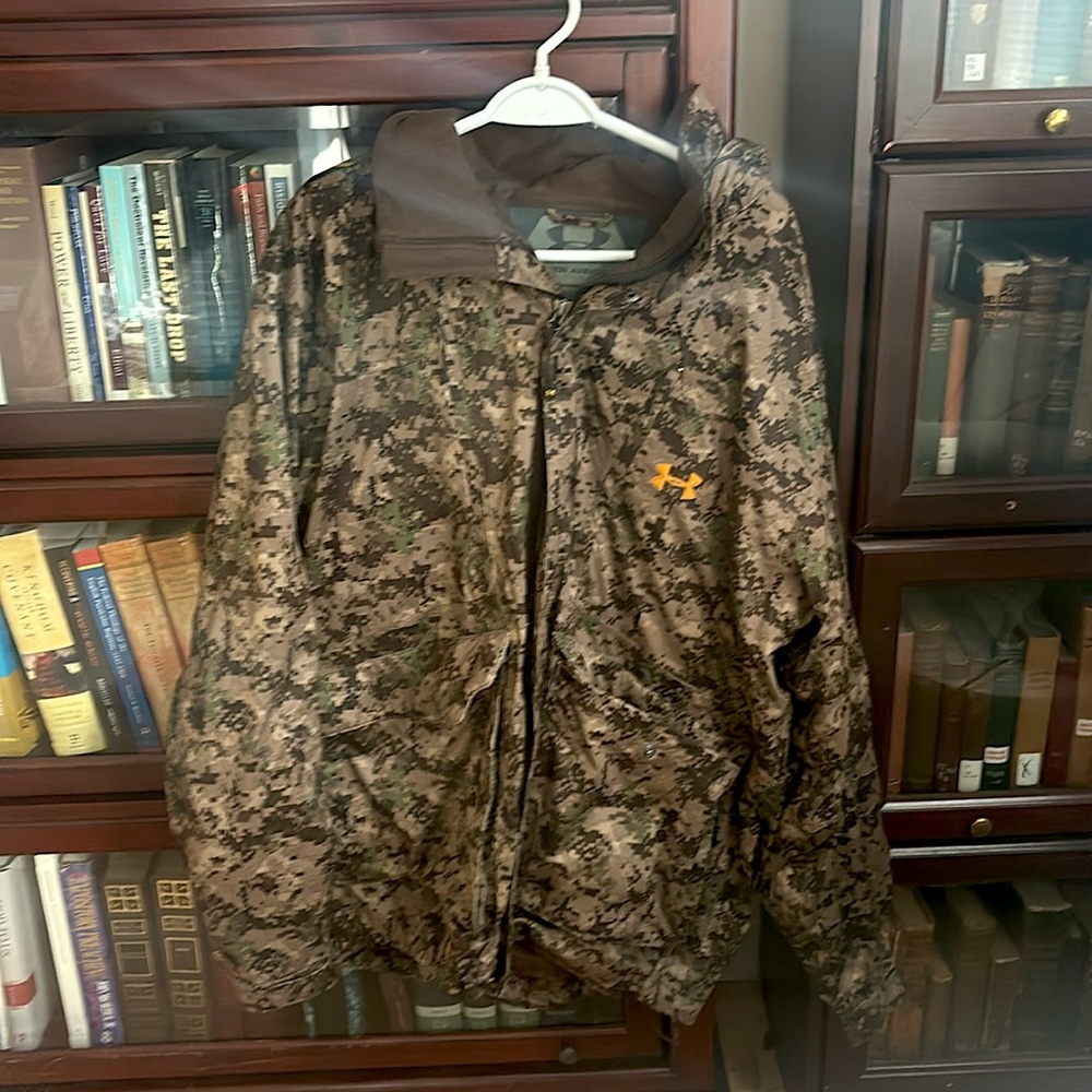 Men’s Under Armour digital camouflage jacket